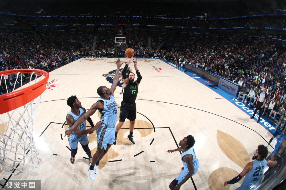 是锋线球员 是锋线球员